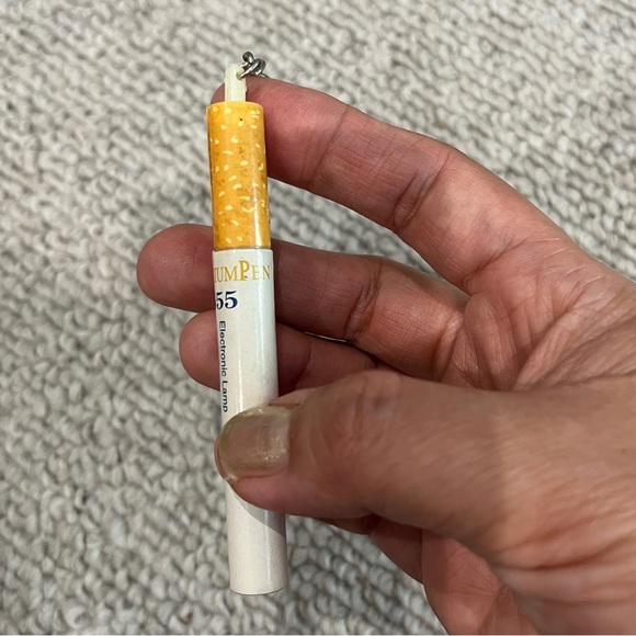 Vintage Cigarette Pen Flashlight Keychain Smoking 555 Bag Charm Tobacco Cigar xo - Picture 5 of 8